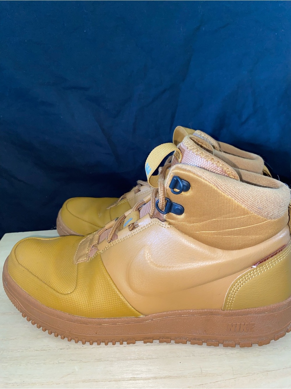 Nike Men's Tan/Gold High-Top Sneakers